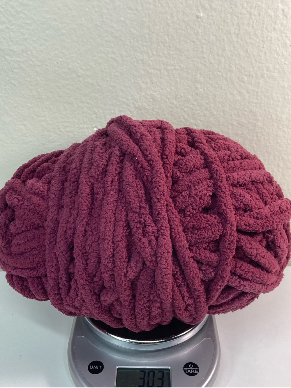 ~303g / ~10.5oz Plush Burgundy Chenille Blanket Yarn Untagged